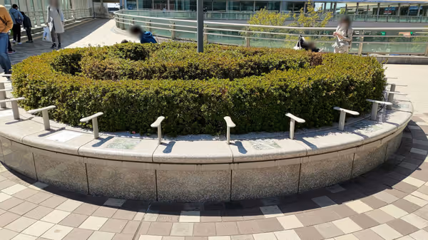 西口ペデストリアンデッキ 南区役所方面の写真2