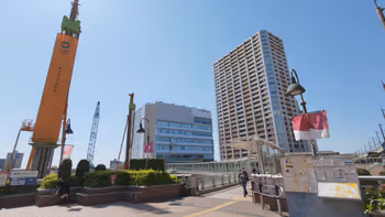 무사시우라와역 서쪽 출구 역 앞 데크의 휴식 장소 1