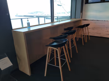 横須賀中央駅三笠ターミナル/猿島ビジターセンターの休憩場所その3