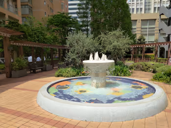 大崎站Oval Court喷泉广场的休息场所4