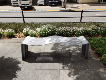 大崎駅オーバルコート周辺 目黒川側の休憩場所その2