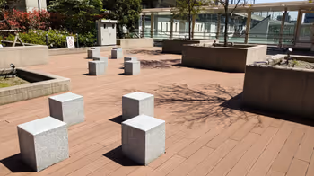 武蔵浦和駅武蔵浦和マークス デッキ広場の休憩場所その3