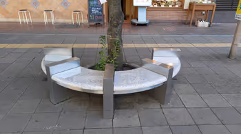 武蔵浦和駅東口駅前の休憩場所その2