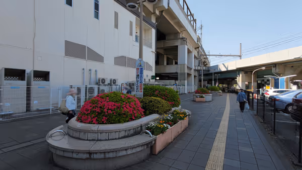 Photo of Musashi-Urawa Station | East Exit Front: Entrance to the Flower and Greenery Walking Path | Rest Spot 1