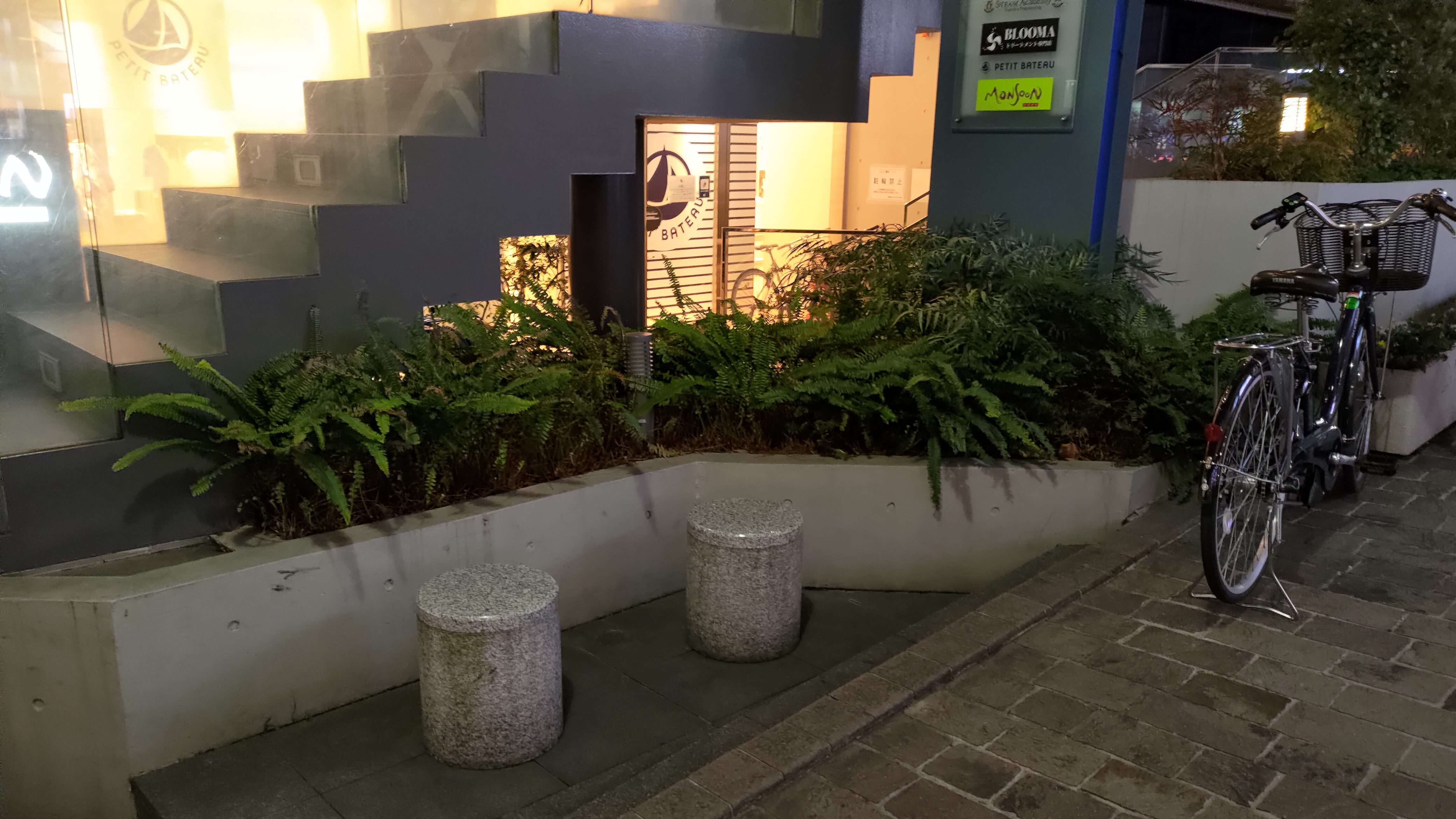 女神通り沿いの写真1