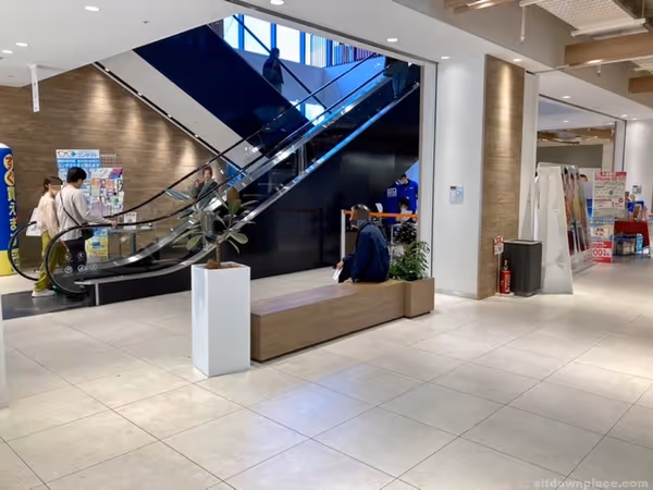 テラッソ姫路 1階エスカレーター付近の写真1