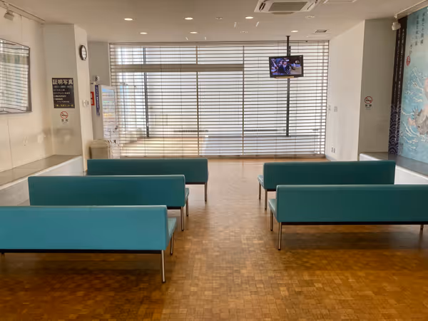 2階西出口付近の待合室の写真4