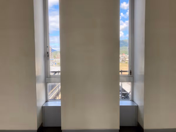 Photo of Nishimaizuru Station | Window side of the east-west passageway | Rest Spot 4