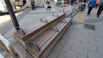 自由が丘駅北口ロータリーの休憩場所その1