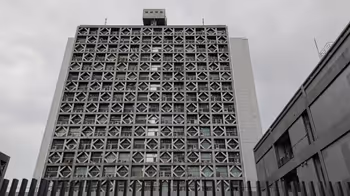 西早稻田站戶山公園 疏林廣場的休息場所其四