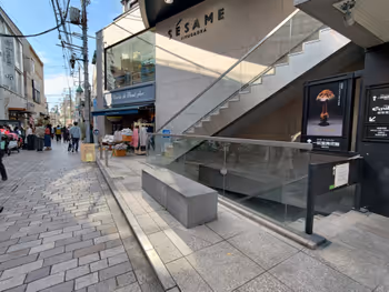 自由之丘站 Cezame 自由之丘前的休息處,其一