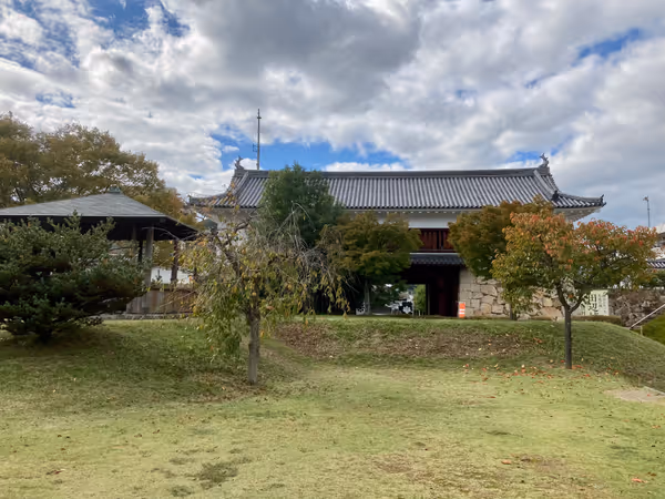 Photo of Nishimaizuru Station | Maizuru Park Castle Gate Near | Rest Spot 1