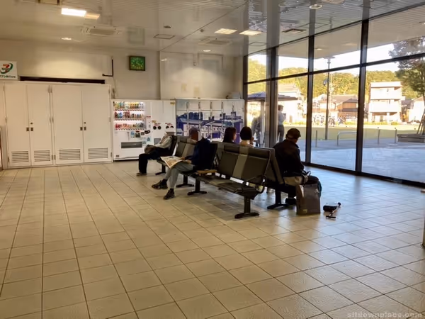 南口側 待合室の写真1