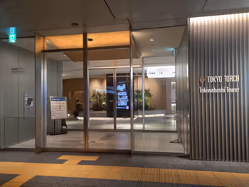 미쓰코시마에역 토키와바시 타워 B1F 마루노우치 지하의 휴식 장소 그 1