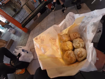 元町駅南京町広場の休憩場所その3