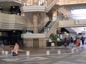 Rest area 2 at the Atrium Court in Seishin-Chuo Station