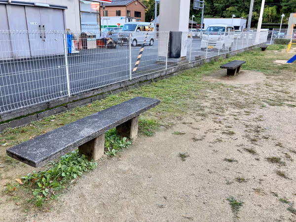 セブンイレブン横の東門公園の写真3