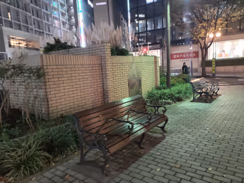 Rest area in front of Kobe-Sannomiya Station, Kobe Asahi Building No. 1