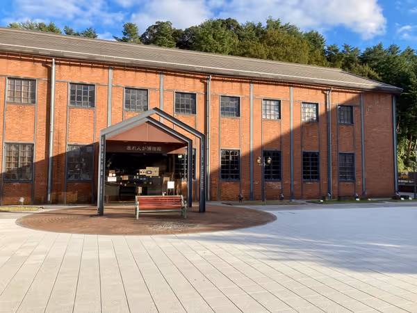 Photo of East Maizuru Station | In front of the Red Brick Museum | Rest Spot 2