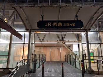 神戸三宮駅さんプラザ2F 太陽の広場の休憩場所その5