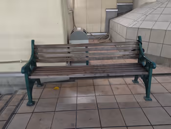 神戸三宮駅さんプラザ2F 太陽の広場の休憩場所その3