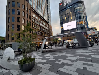 三宮駅サンキタ広場 パイ山の休憩場所その1