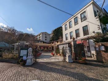 武蔵溝ノ口駅フィオーレの森の休憩場所その1