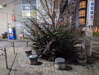 東中野駅駅前広場地下自転車駐車場前の休憩場所その2