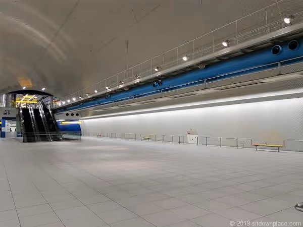 Photo of Minatomirai Station | Rest area in the station concourse (outside ticket gates) 2