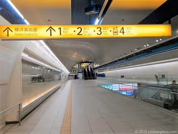 미나토미라이역 콘코스