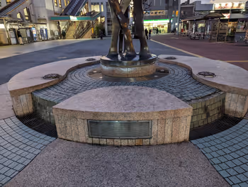 아키가와역 북쪽 출구 역전 광장의 휴식 장소 그 2