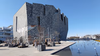 【東所沢駅】角川武蔵野ミュージアム前の休憩場所