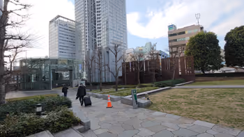 中野坂上駅アクロスシティ前の休憩場所その1