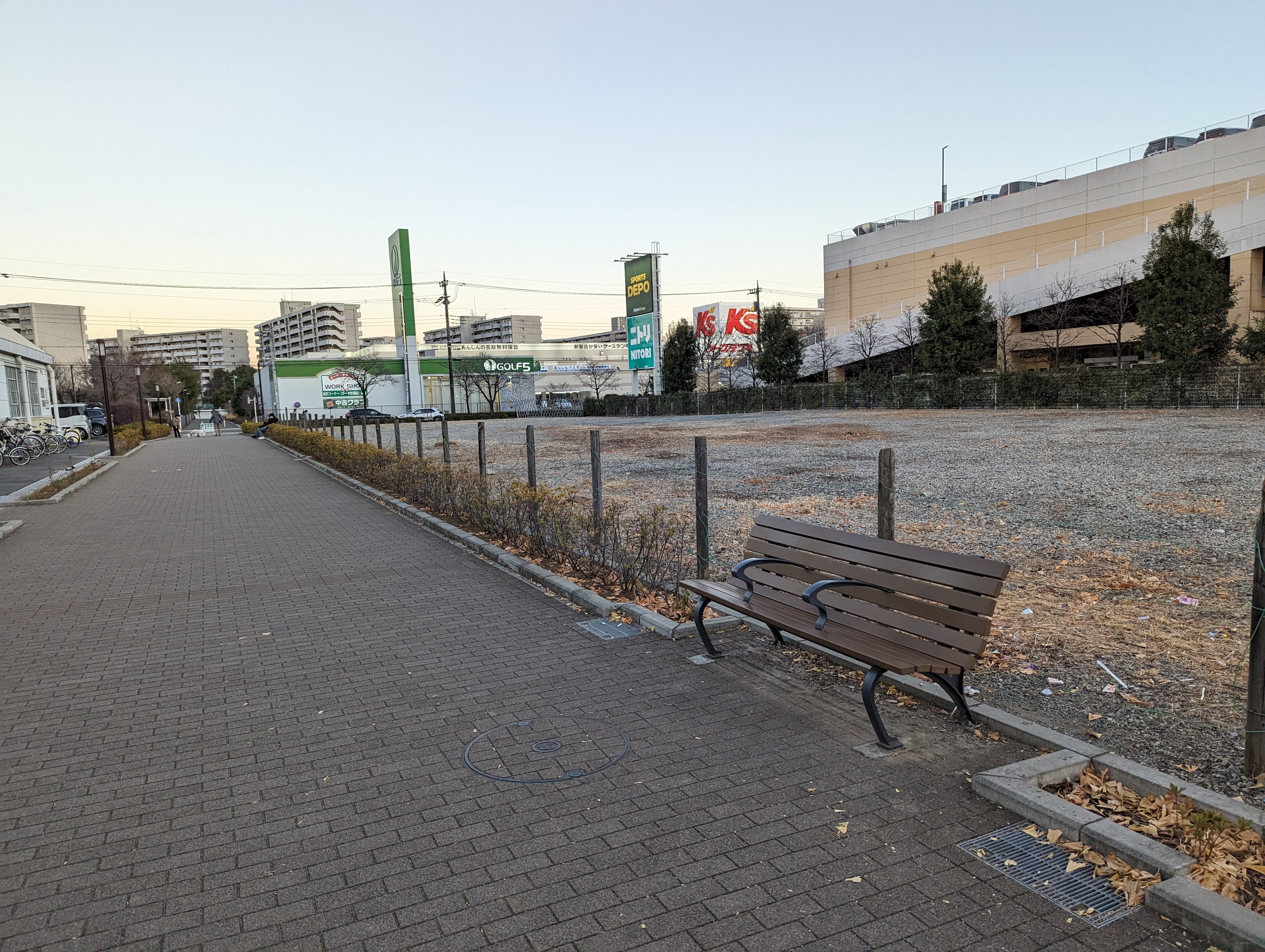Photo of Akishima Station | Showa Forest, Behind Itoman Swimming | Rest Spot 1