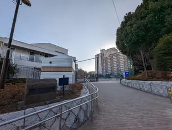 니시오이역 니시오이 히로바 공원 (광학 거리 측)의 휴식 장소 그 1