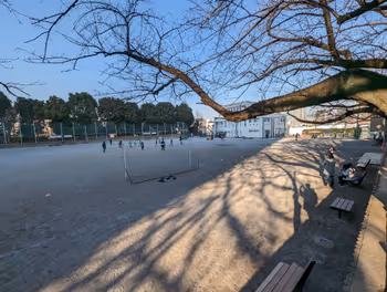 니시오이역 니시오이 히로바 공원 (광학 거리 측)의 휴식 장소 그 3