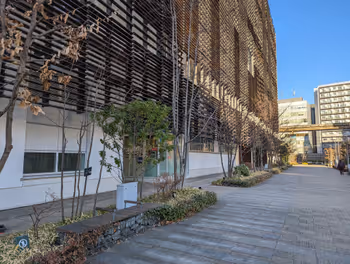 三田駅消防団ポンプ操法訓練スペース付近の休憩場所その1