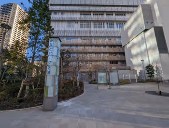 三田駅みなとパーク芝浦 芝浜小学校横の休憩場所その1