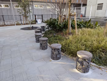 三田駅みなとパーク芝浦 芝浜小学校横の休憩場所その2