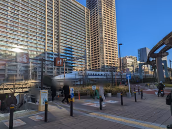 三田駅地下道出入り付近の休憩場所その1