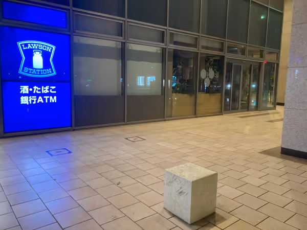 Photo of Kenchomae Station | Okinawa Times Building Public Open Space (Lawson side) | Rest Spot 2