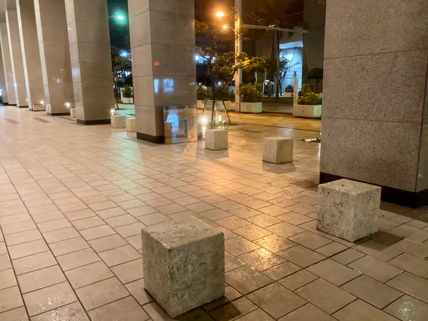 Photo of Kenchomae Station | Okinawa Times Building Public Open Space (along Prefectural Road 42) | Rest Spot 2