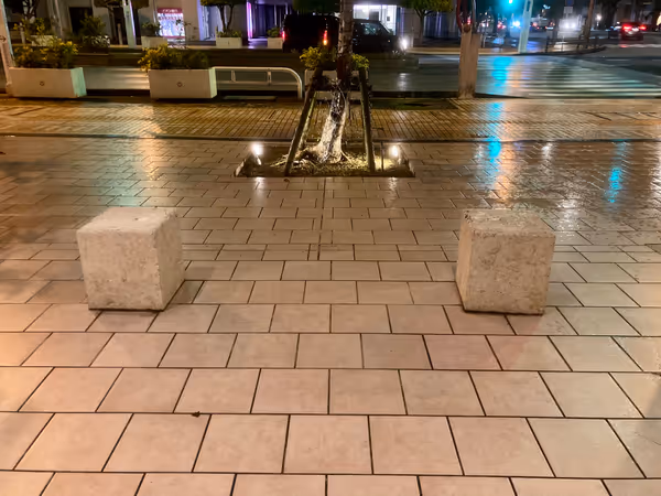 Photo of Kenchomae Station | Okinawa Times Building Public Open Space (along Prefectural Road 42) | Rest Spot 3