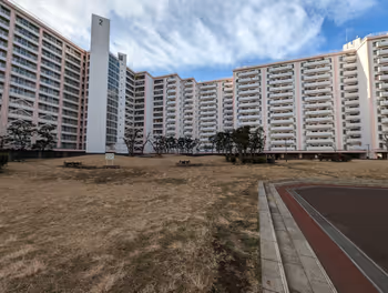 東陽町駅公社南砂団地 2号棟公園の休憩場所その1