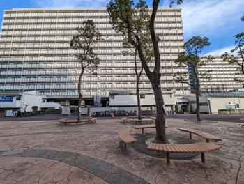 东阳町站公社南砂住宅4号楼前的休息场所3