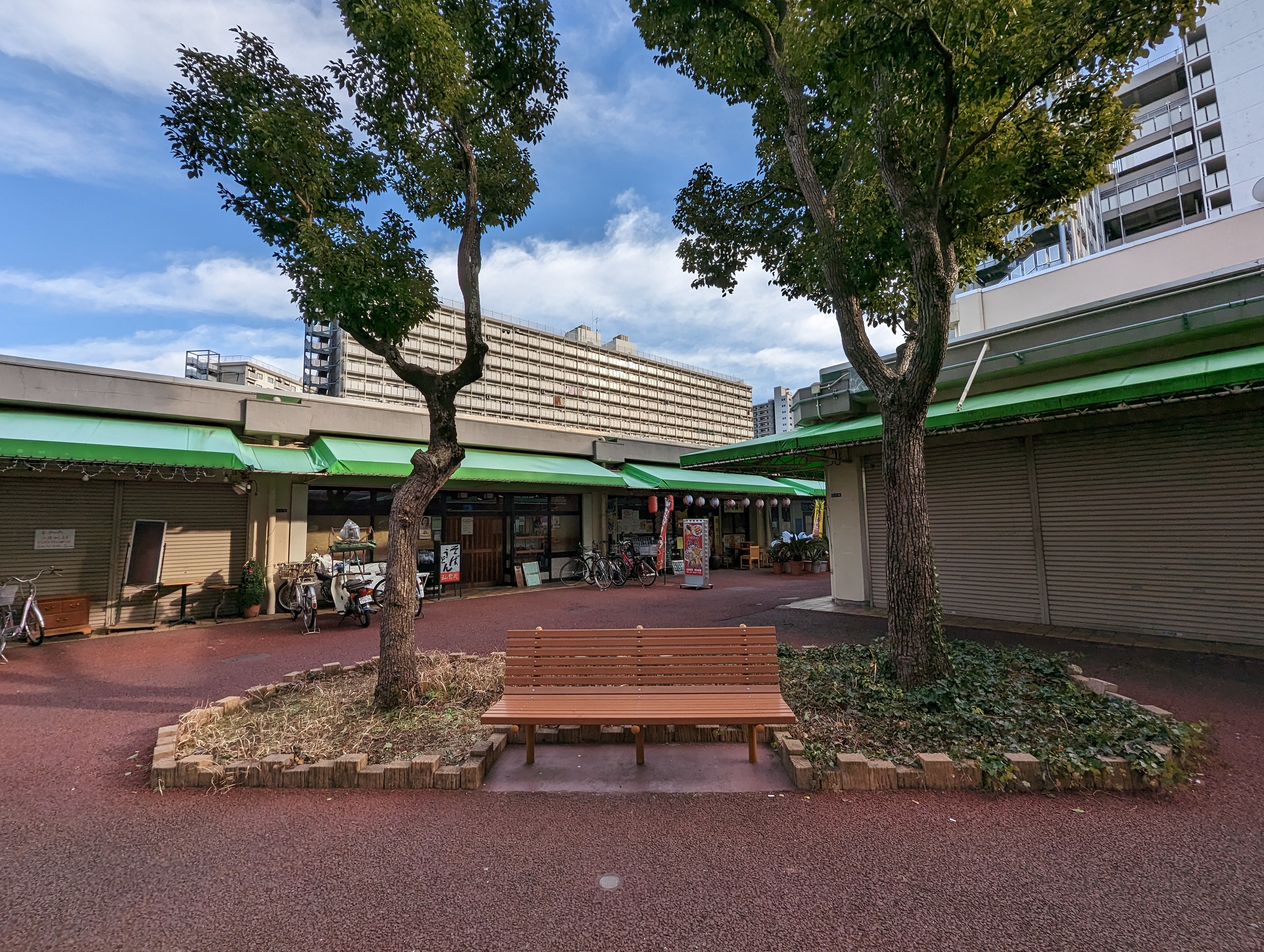 南砂住宅1号棟前の写真1