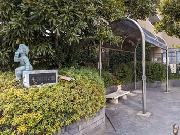 東陽町駅南砂緑道公園入口の休憩場所その1