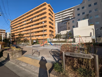 东阳町站东阳四丁目儿童游园的休息场所1