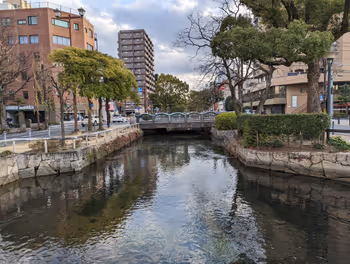 Rest area on the waterside terrace of Nishikawa Ryokudo Park, Tamachi Station, part 1