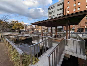 Rest area on the waterside terrace of Nishikawa Ryokudo Park, Tamachi Station, part 3